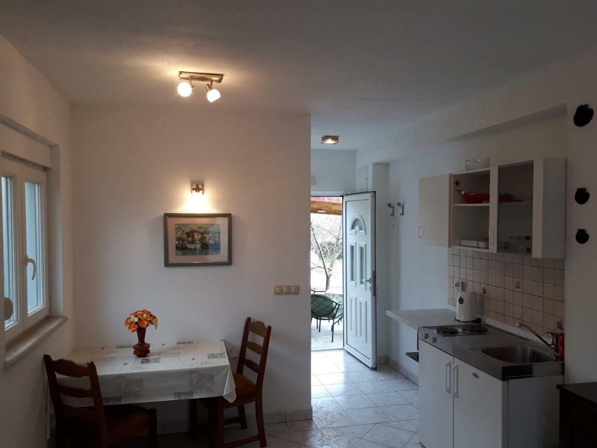 Seaside Apartment For 2 P Trogir Extérieur photo