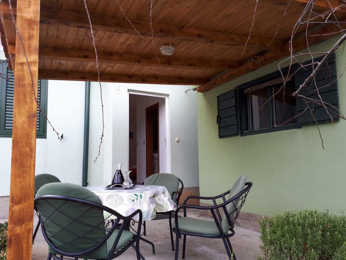 Seaside Apartment For 2 P Trogir Extérieur photo